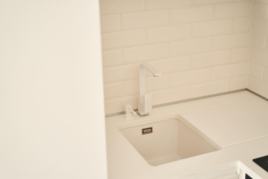 Ultracentral Two Rooms Apartment In Bucarest Esterno foto