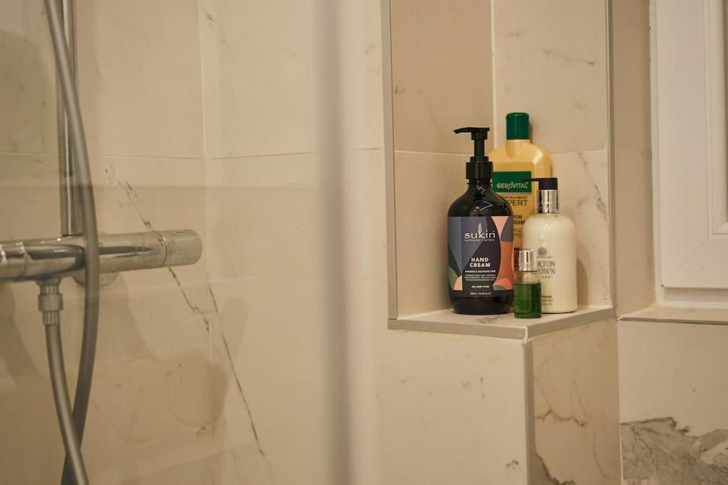 Ultracentral Two Rooms Apartment In Bucarest Esterno foto